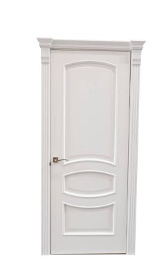 Beyaz arkaplanda izole edilmiş kapı