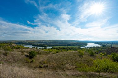 Dinyester Nehri'nin sonbahar manzara