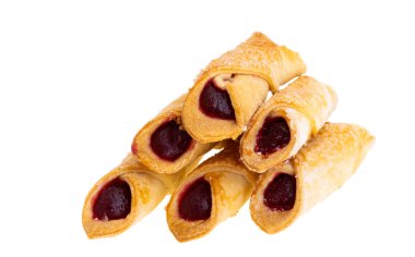 Beyaz arkaplanda izole edilmiş reçelli çerez