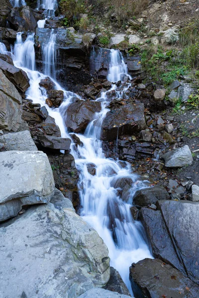 Die Herbstliche Landschaft Des Karpatenwasserfalls Trufanets — Stockfoto