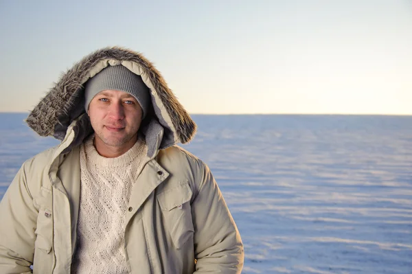 Zimní mužský portrét. — Stock fotografie