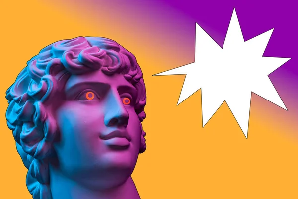 Colagem com escultura de sorrisos humanos rosto em um estilo pop art. Imagem de conceito criativo com cabeça de estátua e bolha de quadrinhos. Cartaz de arte contemporânea. Desenho de banda desenhada funky. Espaço para cópia. Cultura zina. — Fotografia de Stock