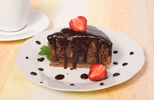 Chocolate cake with strawberry — Stock Photo, Image