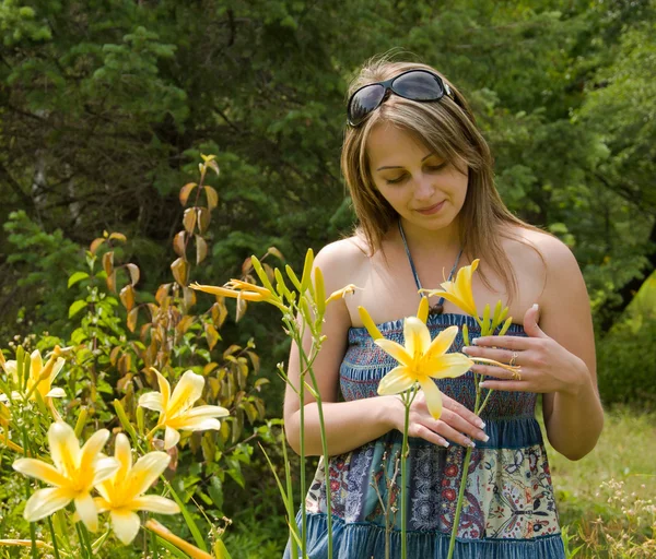 Beautiful woman with lily — Stock Photo, Image