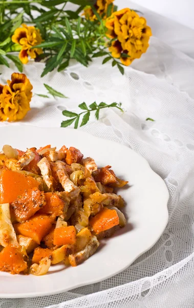 Calabaza al horno y caléndula — Foto de Stock