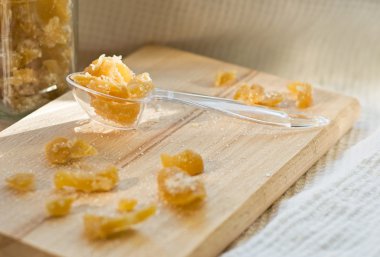 şekerlenmiş zencefil