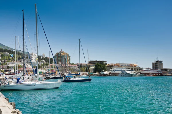 Yachten im Hafen — Stockfoto