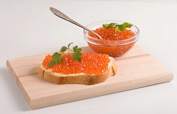 Pan con caviar rojo —  Fotos de Stock