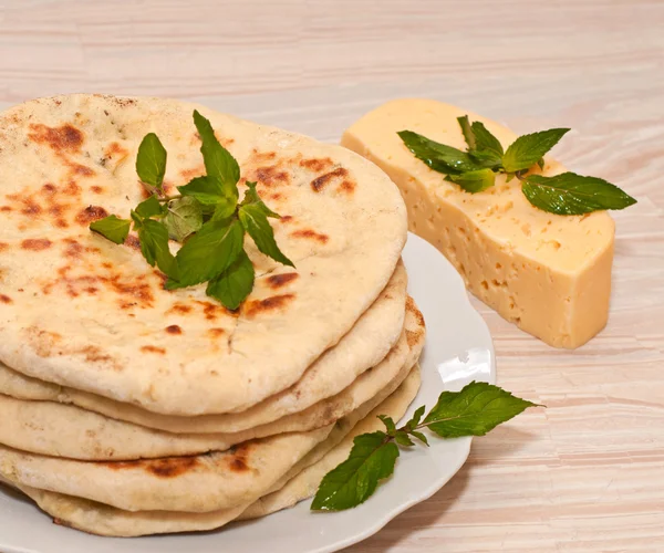 Tortilla com queijo e hortelã — Fotografia de Stock