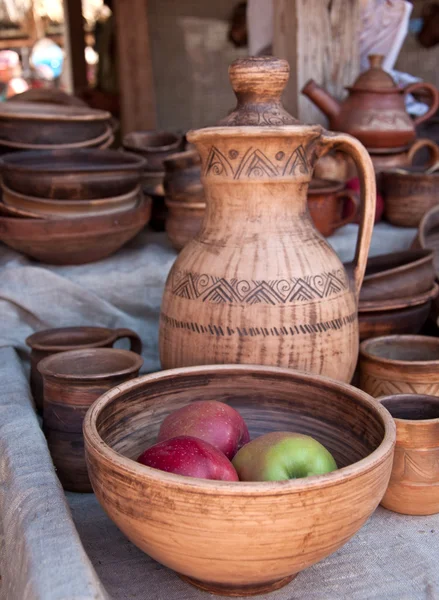 Apples on Pottery dish — Stock Photo, Image