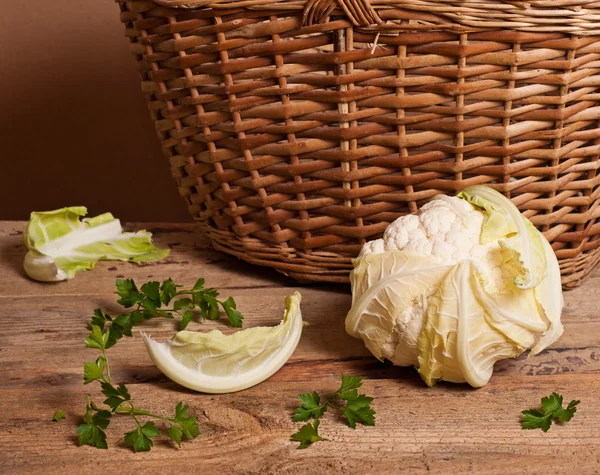 Coliflor y perejil —  Fotos de Stock