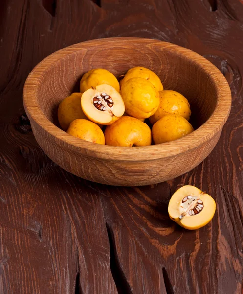 Quince on wooden dish — Stock Photo, Image