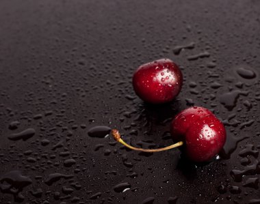 iki büyük kırmızı cherryes