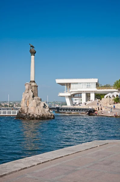 Пам'ятник Затопленим військові кораблі в Севастополі, Крим — стокове фото