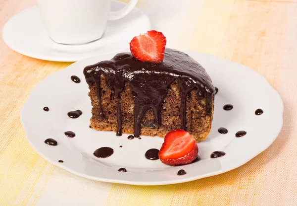 Chocolate cake with strawberry — Stock Photo, Image