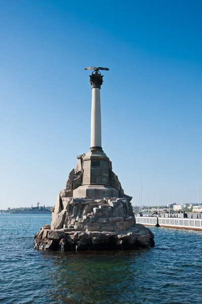 Пам'ятник Затопленим військові кораблі в Севастополі, Крим — стокове фото