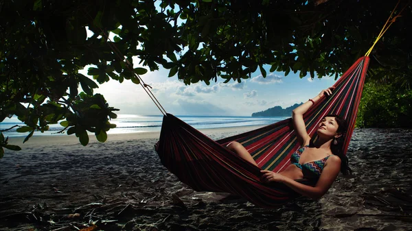 Pretty woman is laying on the hammock — Stock Photo, Image