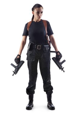 Polis memuru 2 silah düzenliyor