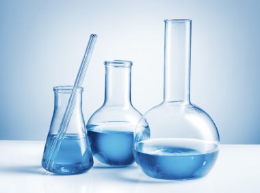 test tüpleri mavi sıvı ile