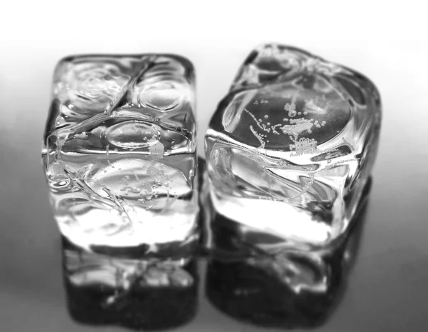 Two ice cubes — Stock Photo, Image