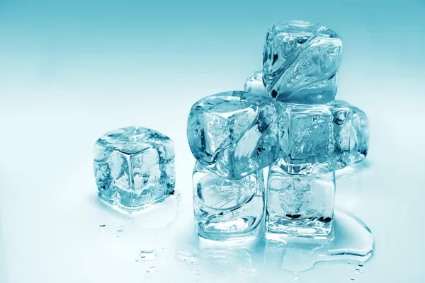 Melting ice cubes — Stock Photo, Image