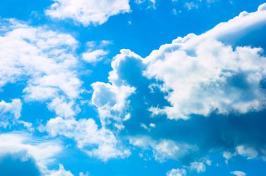 Mavi Gökyüzü ve Bulutlar