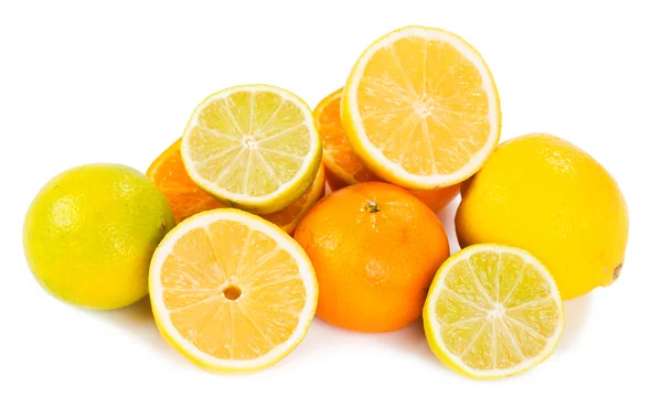 Citroen, limoen en sinaasappel citrusvruchten segmenten — Stockfoto