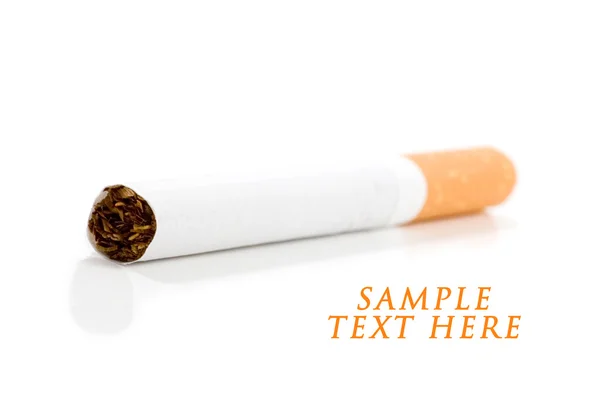 Zigarette auf weiß. — Stockfoto