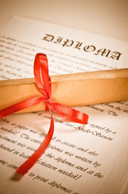 kırmızı kurdele ile Diploma
