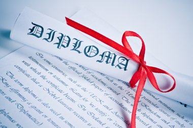 kırmızı kurdele ile Diploma