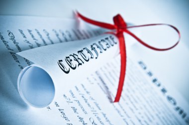 kırmızı kurdele ile Diploma