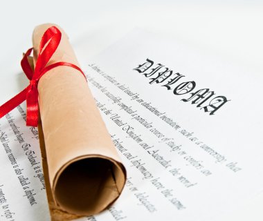 kırmızı kurdele ile Diploma