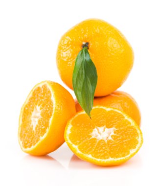 beyaz izole lezzetli mandalina