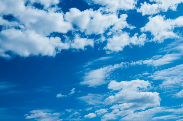 Ciel bleu et nuages — Photo