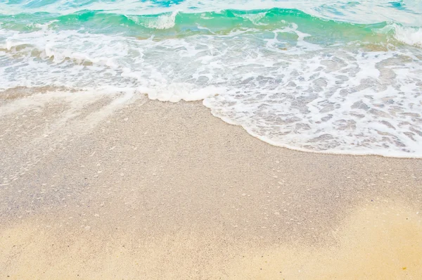 Spiaggia e mare tropicale — Foto Stock