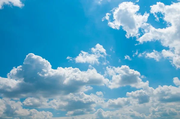 Ciel bleu et nuages — Photo