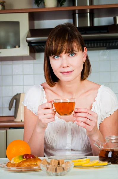 Young beautiful happy woman with tea — Stock Photo, Image