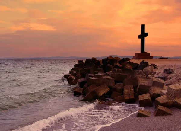 Cross at sunset at Pomorie in Bulgaria — Stock Photo, Image