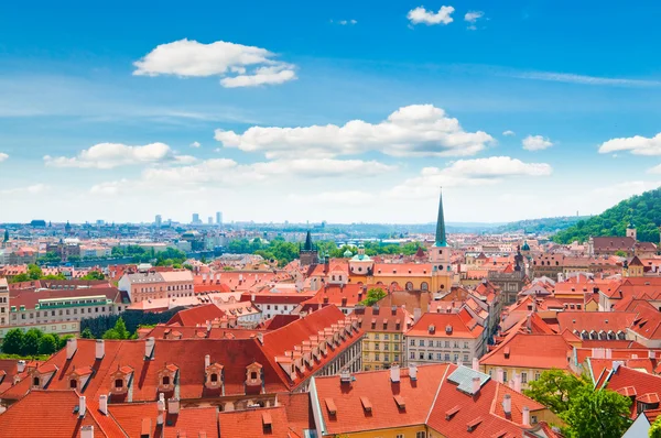 Utsikt over Praha by fra åsen – stockfoto
