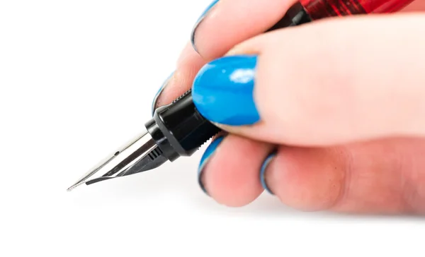 En penna i en hand är isolerad på en vit bakgrund — Stockfoto