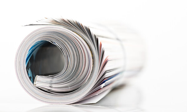 журнал рулон на белом фоне
