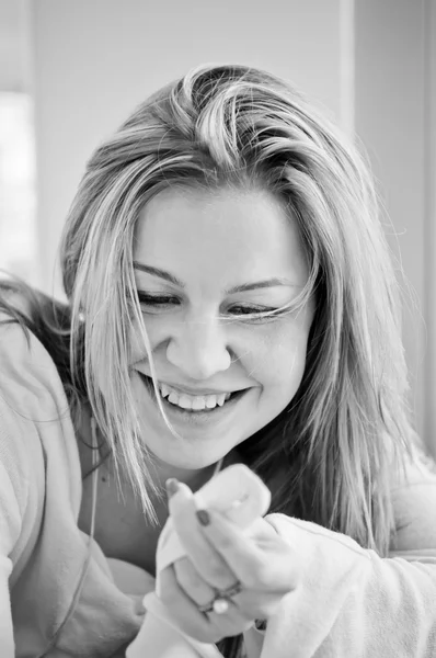 Ritratto di donna che sorride alla macchina fotografica . — Foto Stock
