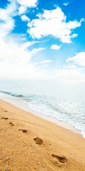 Footprint on sand with foam — Stockfoto