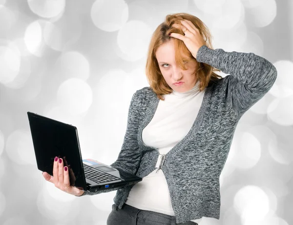 A tired business woman using laptop — Stock Photo, Image