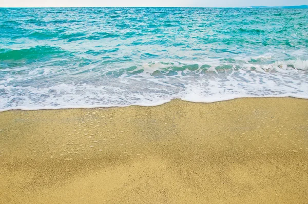 Spiaggia e mare tropicale — Foto Stock