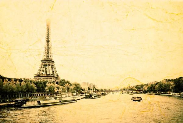 View of the Eiffel Tower and bridge "Pont d 'Elena" from the Passerelle Debilly in Paris — стоковое фото