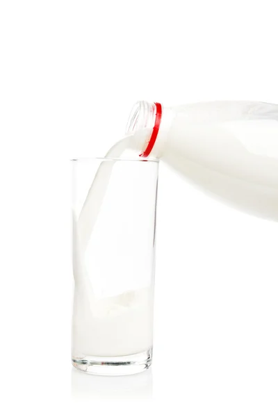 Pouring a glass of milk — Stock Photo, Image