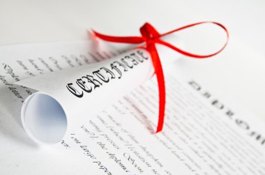 kırmızı kurdele ile Diploma