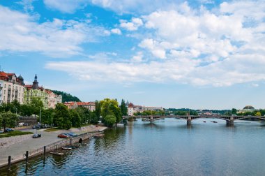 Doğum vltava Nehri üzerinde yaz Prag görünümü