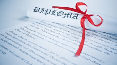 kırmızı kurdele ile Diploma